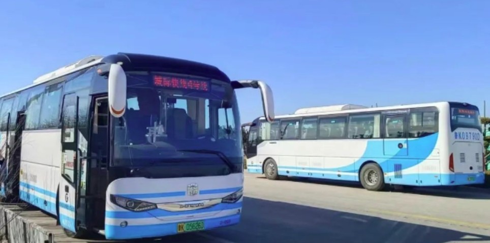 乘坐城際4號(hào)線(xiàn)，打卡布魯維斯、那香海、海草部落，連線(xiàn)貓頭山、火炬八街。